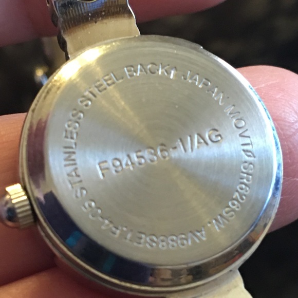 Ladies shiny silver tone pink rhinestone watch - Picture 11 of 11